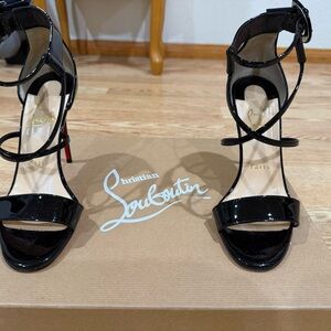 Christian Louboutin 100mm Choca black patent
